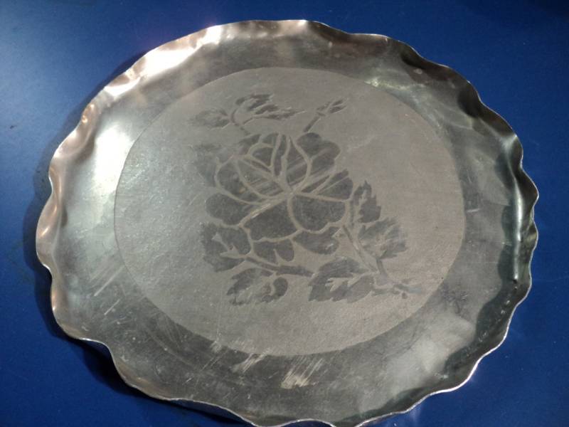 lot 4435 image: Aluminum Serving Tray, fluted edge, Rose Detail, 17-12 diameter