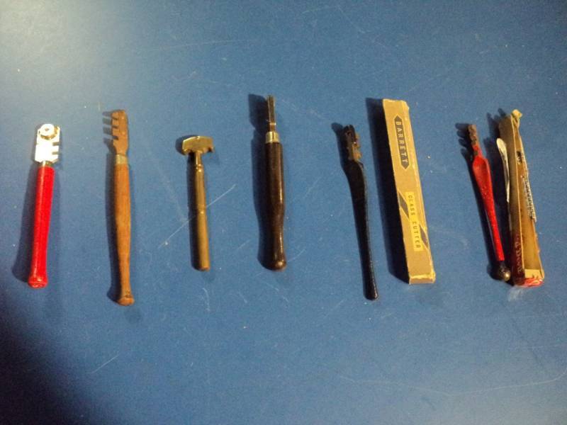 lot 4437 image: (6) ct. lot Vintage Glass Cutter Collection