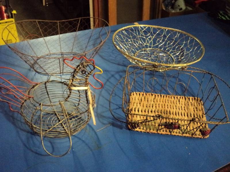 lot 4438 image: (4) ct. mixed lot metal wire baskets, assorted styles, and uses