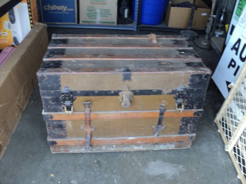 Vintage Steamer Transport Trunk - 21 x 32 x 24 - Bunting Online Auctions