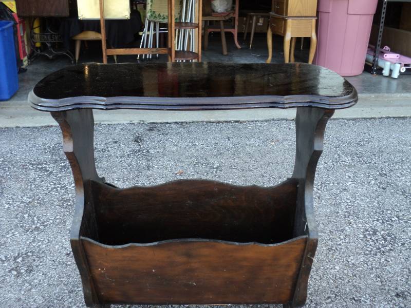 lot 4459 image: Magazine Rack Table 24 x 11 x 24