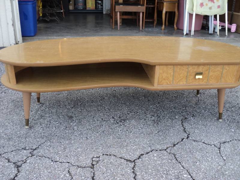 lot 4460 image: Vintage Coffee Table 56 x 22 x 16