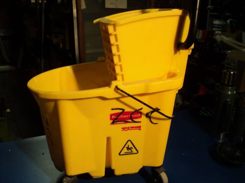 lot 4474 image: Rubbermaid Wave Brake 26 quart Mop bucket, marker on outside