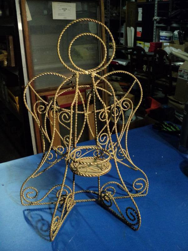 lot 4475 image: Wire Angel Plant Stand Candle Holder, gold colored, 20 x 12 x 26-12, 5 diameter holder