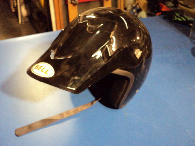 lot 4478 image: Bell Helmet Childs Large, black