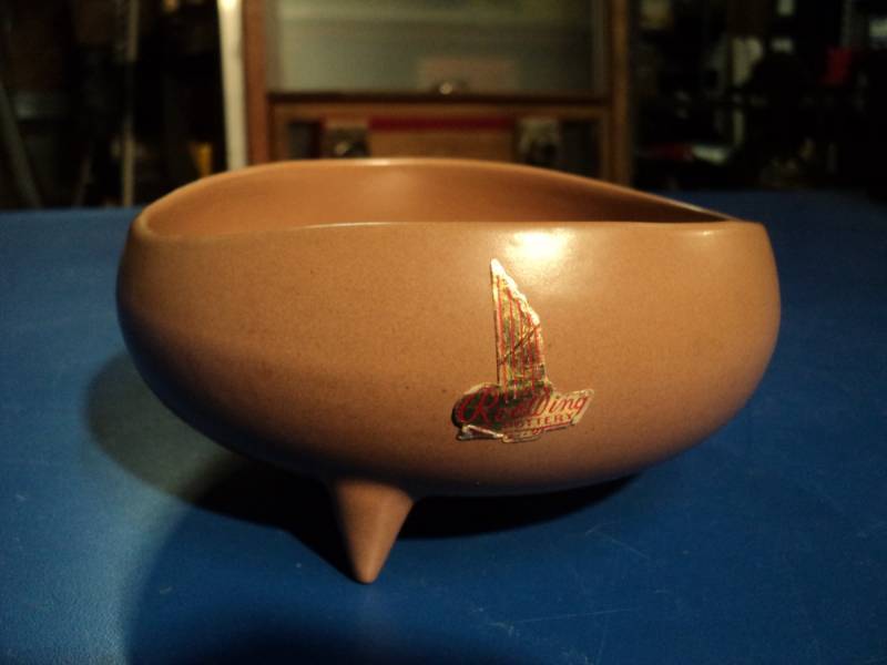 lot 4480 image: Red Wing Pottery M-5011 with partial sticker