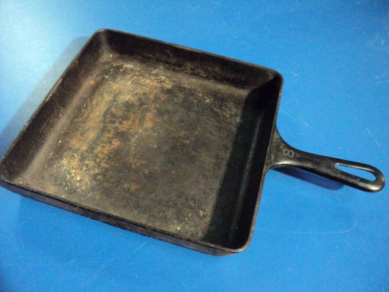 lot 4482 image: Griswald 8 square fry skillet