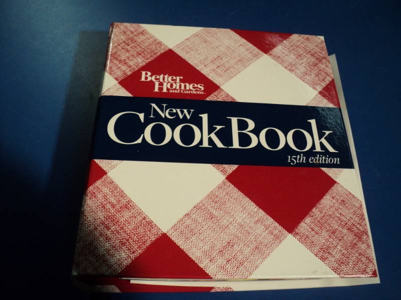 lot 4483 image: Better Homes & Gardens New Cookbook 15 edition, 2011, like new condition