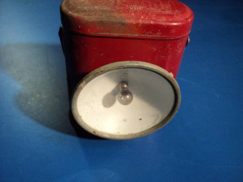 lot 4485 image: Vintage Husky Delta Dry Cell Lantern, untested
