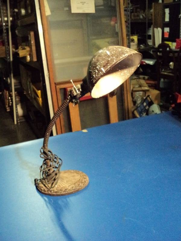 lot 4486 image: Vintage metal desk lamp, tested, works