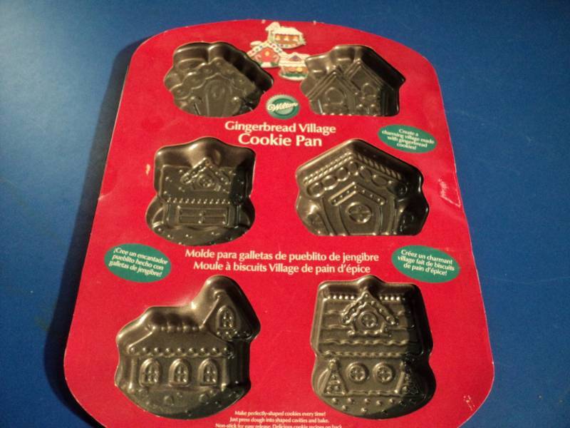 lot 4487 image: Wilton Gingerbread Village Cookie pan