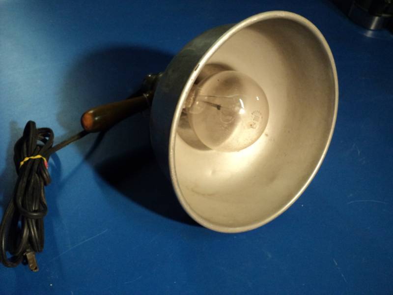lot 4490 image: Vintage Hubbell Therapeutic Heat Lamp- rare