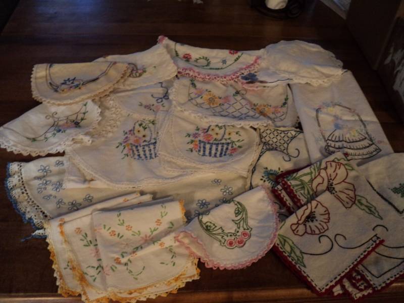 lot 4491 image: (22) ct. lot needle work doilies, assorted sizes, styles and colors