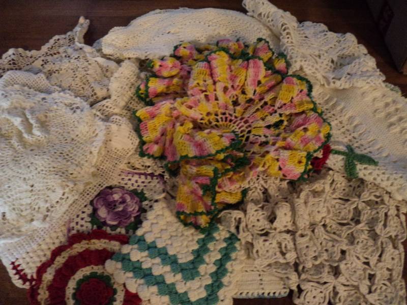 lot 4492 image: Lot of Crochet doilies assorted sizes, styles and colors, over 30 pieces