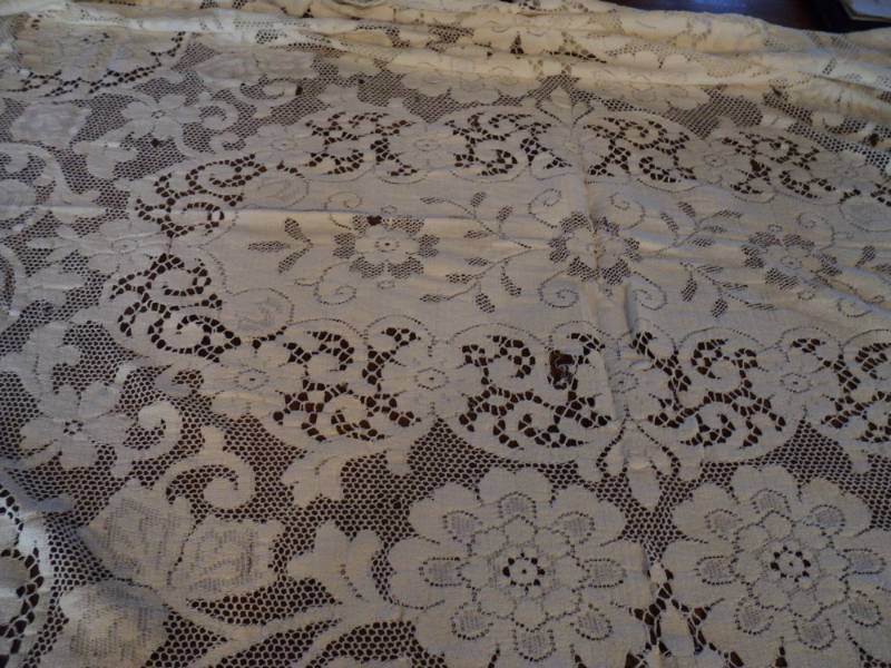 lot 4496 image: Rectangle Lace Table Cloth 120 x 70