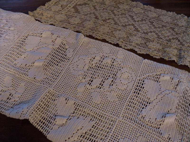 lot 4500 image: (2) ct. lot mixed lot (1) lace table runner, (1) crochet table cloth