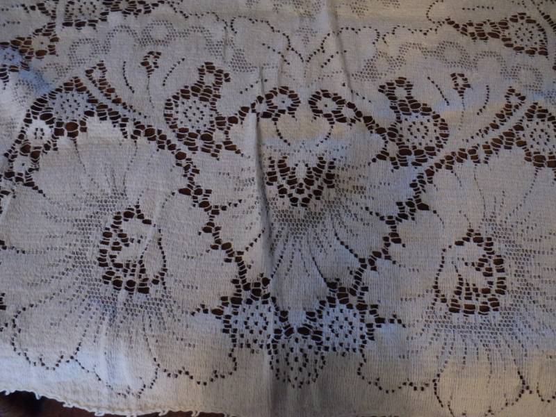 lot 4501 image: (2) ct. mixed lot (1) Lace Table Cloth 46 x 41, (1) Lace rectangle table cloth 50 x 64