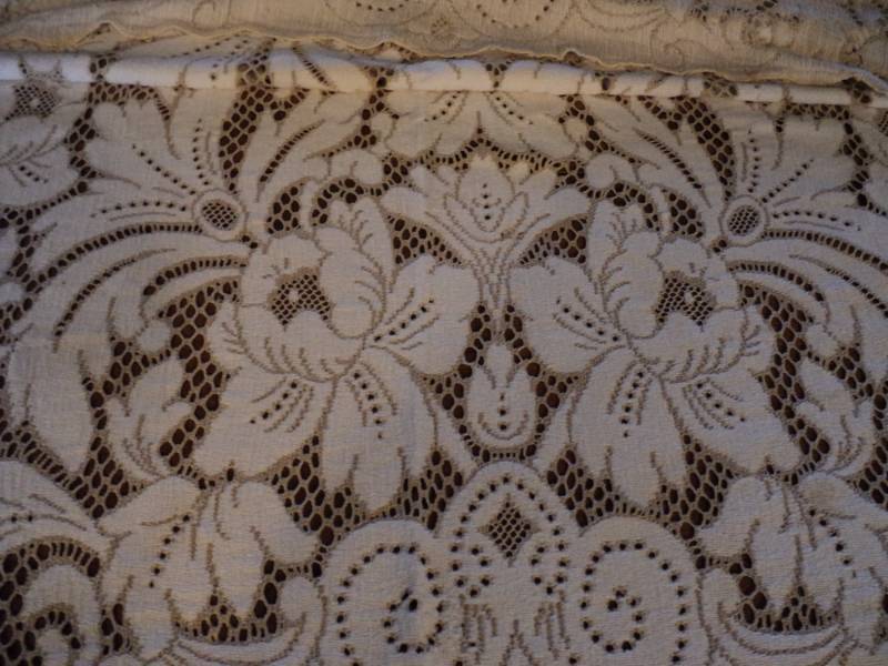 lot 4502 image: Lace Table Cloth 51 x 80