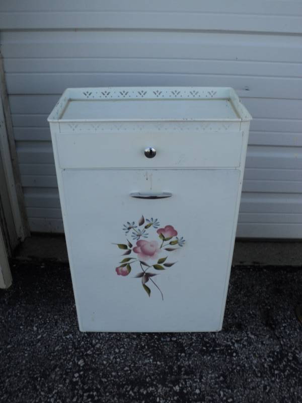 lot 4503 image: Metal Deflecto Bin with tilt drawer, 19 x 10-12 x 29