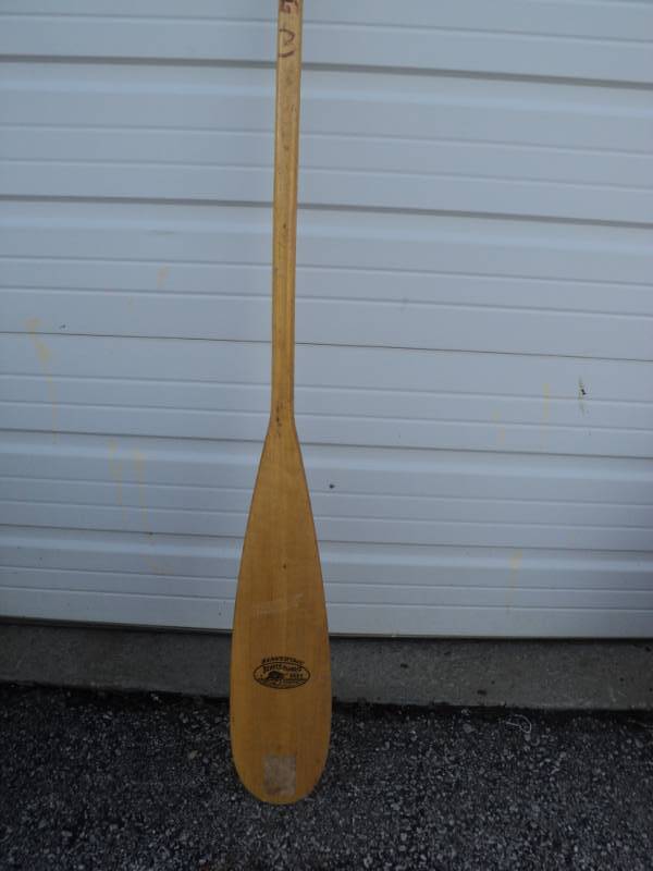 lot 4505 image: Beaver Tails brand Paddle, Solid Wood 5 long