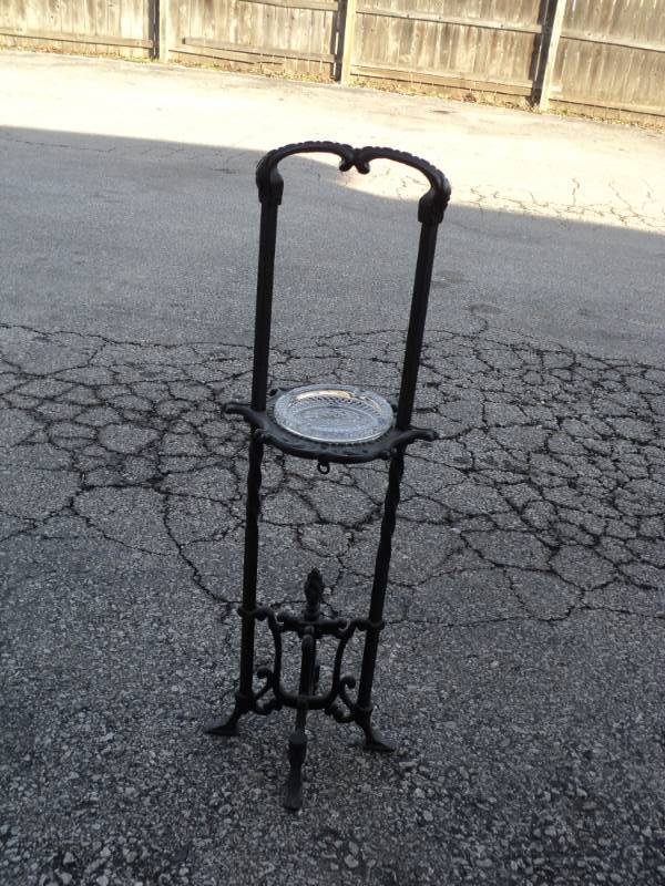 lot 4510 image: Decorative Wright Iron ash tray stand 8 x 10 x 32, w glass ash tray