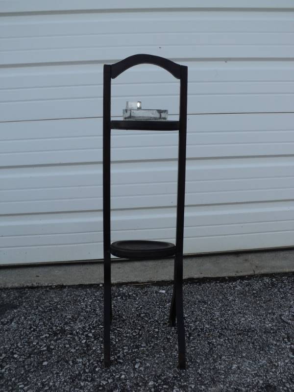 lot 4512 image: Wooden ash tray stand with glass pipe holder ash tray 8-12 x 7 x 32
