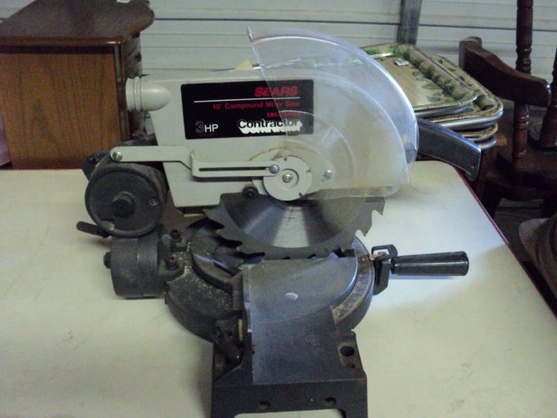 lot 4513 image: Sears Craftsman Contractor 10 Compound Miter Saw 3 HP, powers on, works