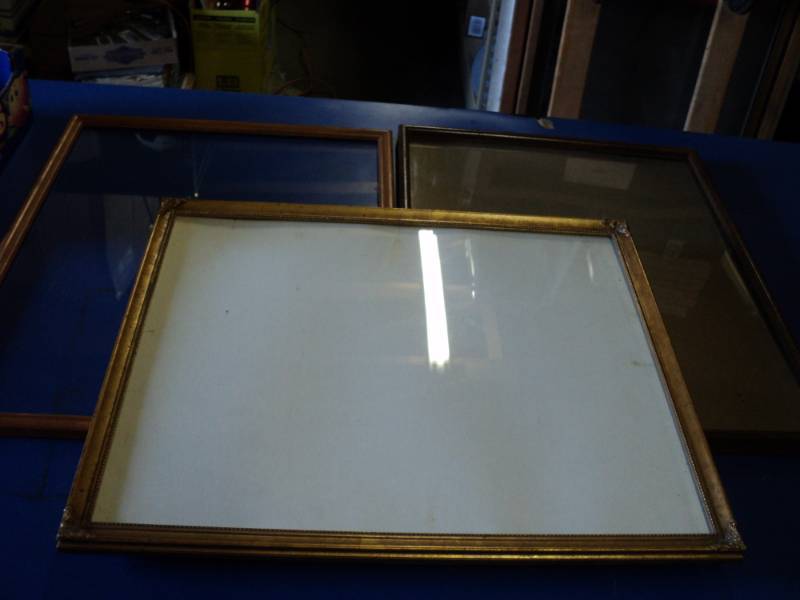 lot 4515 image: (4) ct mixed lot Frames, wood approx 10 x 13, one frame does not have glass