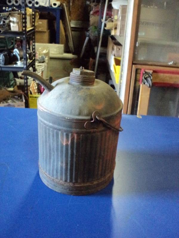 lot 4518 image: Metal Gas can, for decorative purposes only--bottom is rusted