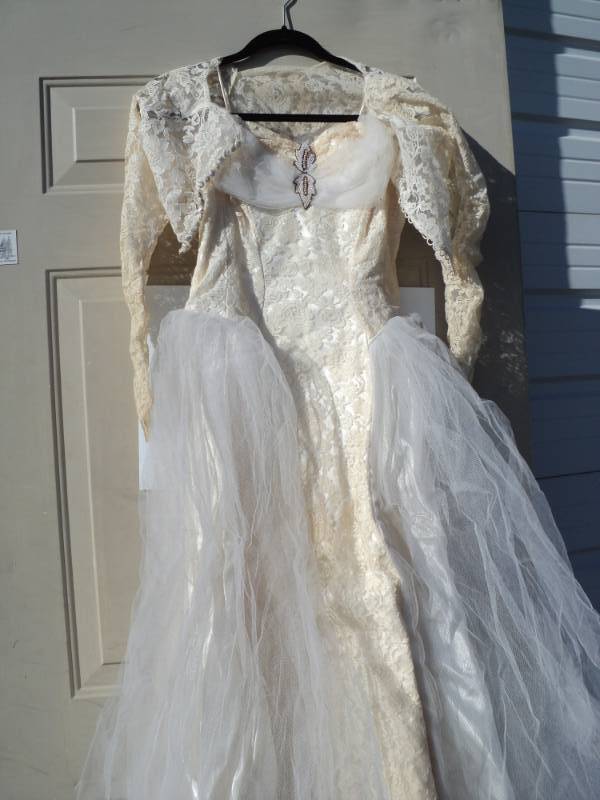 lot 4317 image: Vintage Party Wedding Dress Small Womens Teen Size matching lace jacket, head band style vail included does not match, Townsend & Wall co.