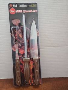 lot 494 image: BBQ TIME 3 Piece BBQ Utensil Set - Retail $24