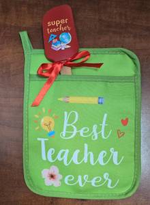 lot 499 image: Best Teacher Ever Pot Holder with Super Teacher Wooden Spatula Set - Retail $15