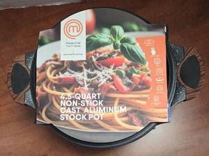 lot 536 image: MasterChef Signature Collection 4.5-Quart Non-Stick Cast Aluminum Stock Pot. Retail $24 NEW