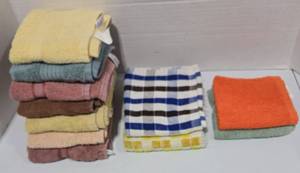 lot 556 image: Hand Towels, Dish Towels and Wash Clothes
