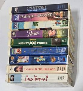 lot 558 image: Classic Childrens VHS Movie Collection Bundle.  Contents Unverified