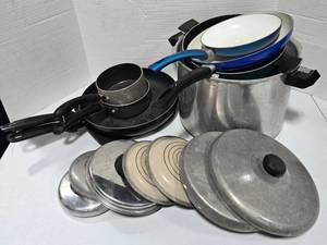 lot 563 image: Lot of Mixed Pans & lids, do not match