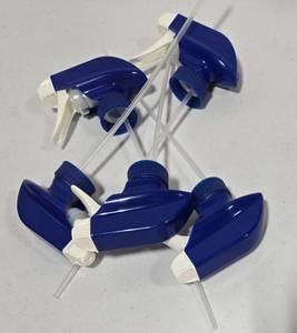 lot 579 image: Blue and White Trigger Spray Nozzles Set of 5 - Retail $8