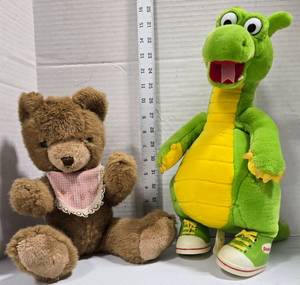 lot 624 image: Dudley the Dragon Plush and Vintage 1984 Gordon Fraser Schmid Musical (works) Bear 12 Plush Lot