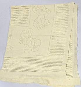 lot 629 image: Vintage Cream Knit Baby Blanket with Teddy Bear Pattern