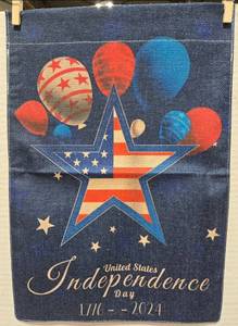 lot 681 image: Patriotic Garden Flag 11 x 18 inch
