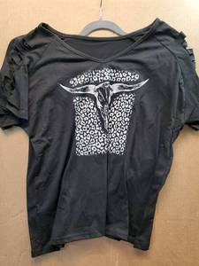 lot 27689 image: Black Longhorn Skull Graphic T-Shirt with Fringe Sleeves 2XL - Retail $12