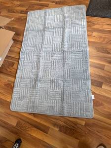 lot 7495 image: 3 foot 55 foot area rug gray