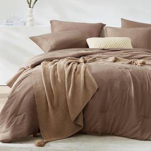 lot 7643 image: $47 WRENSONGE King Size Comforter