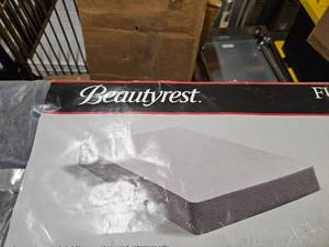 lot 291 image: Beautyrest Universal Full Foundation. Box Spring