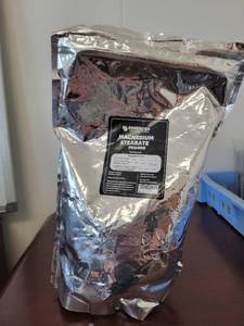 lot 7119 image: Essencea Magnesium Stearate Powder (Food Grade) 2 lbs  Ideal for Supplements, Food Processing, Cosmetics, and DIY Projects