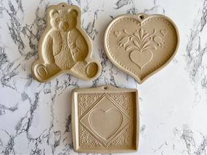 lot 139 image: Vintage Brown Bag Cookie Art 3-Piece Cookie Mold Set