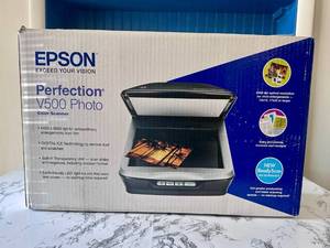 lot 173 image: Epson Perfection V500 Photo Scanner with Power Adapter