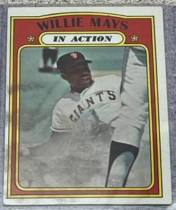 lot 182 image: 1972 Topps Baseball Card #50 - Willie Mays In Action