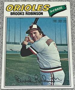 lot 231 image: 1977 Topps Baseball Card #285 - Brooks Robinson Baltimore Orioles