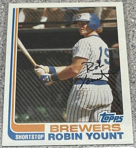 lot 360 image: 1982 Topps Baseball Card #435 - Robin Yount Milwaukee Brewers